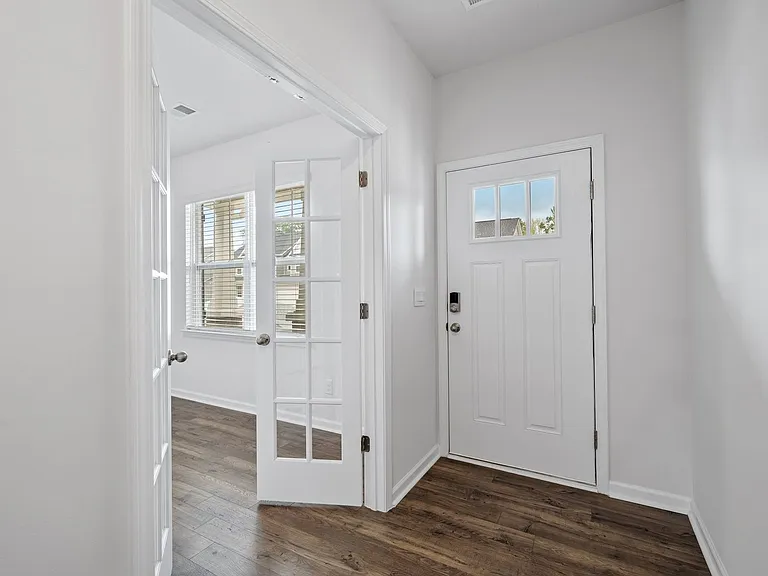 340 Fenwick Dr — Photo 2