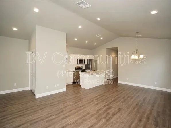 1202 3rd St, Rosenberg, TX 77471