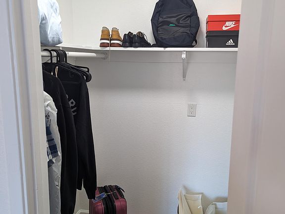 5th image of 940 Linden Ave #117