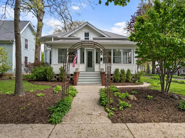 155 S Slusser St, Grayslake, IL 60030