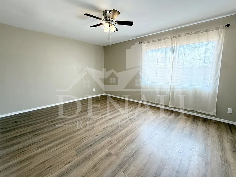 10921 W Sells Dr — Photo 11