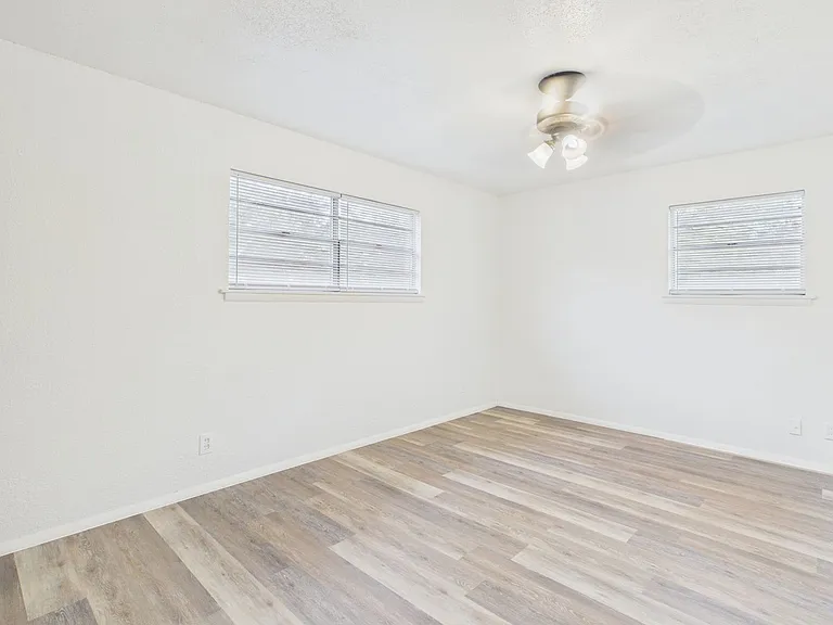 3319 Teckla Blvd — Photo 10