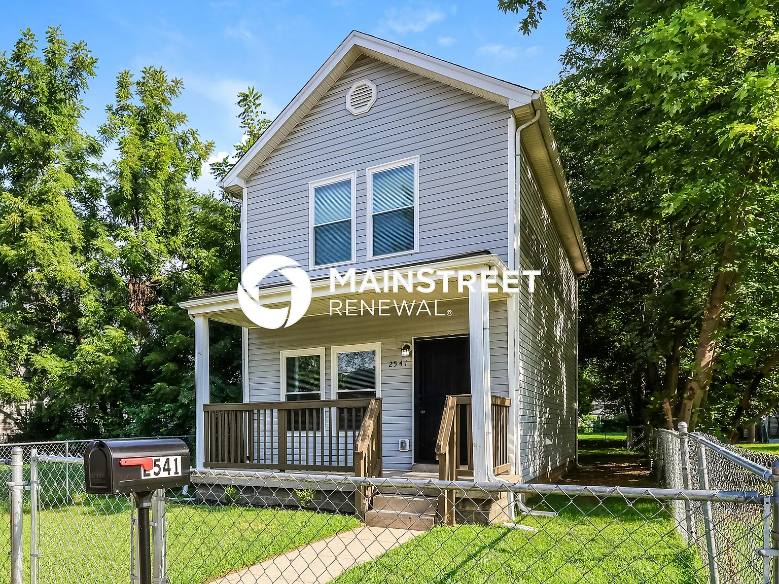 2541 Rowan St — Photo 2