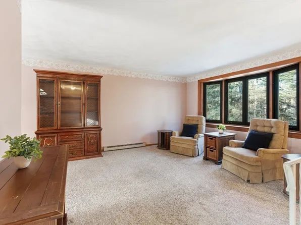 1 Blossom Dr, Billerica, MA 01821