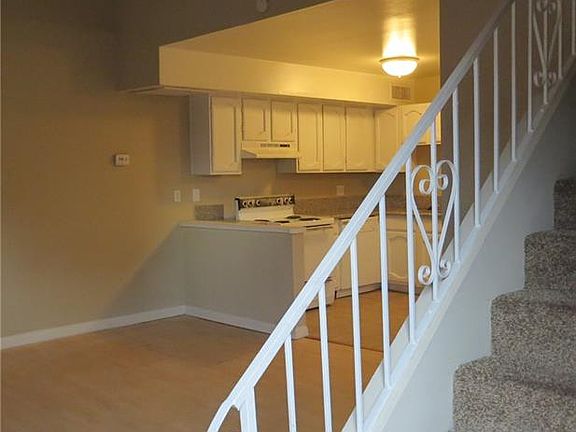 3rd image of 5165 Gray Ln #J