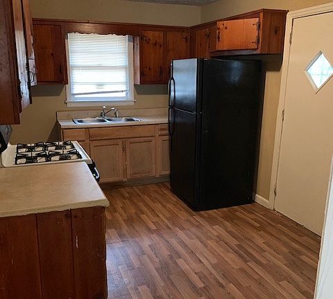 Spacious Kitchen, plenty of cabinet space!