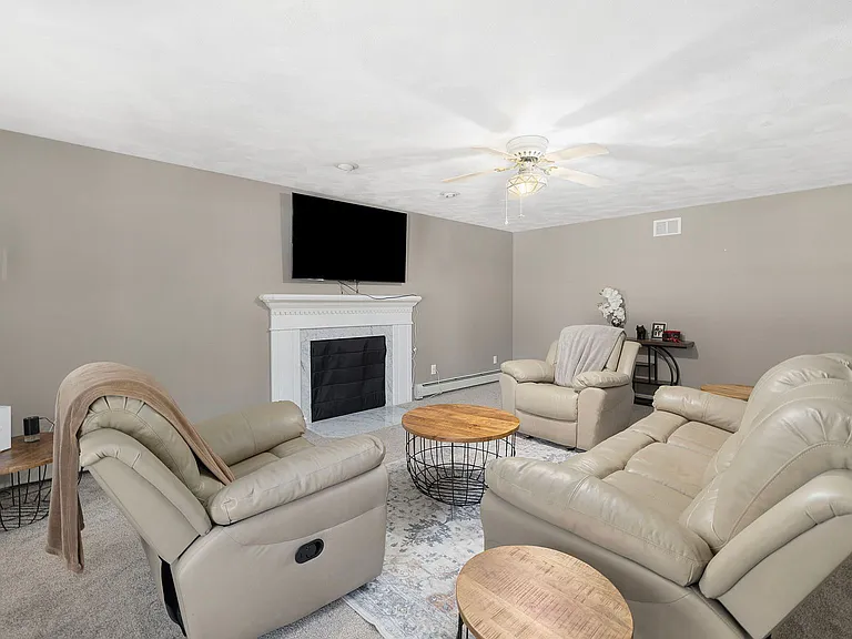 42 Rollingwood Dr — Photo 10