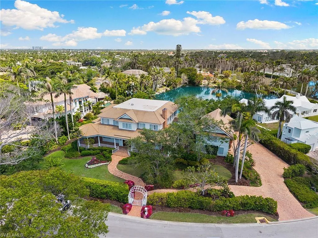 6 bed, 6.5 bath, 6940 sqft, $55,000 — Photo 2