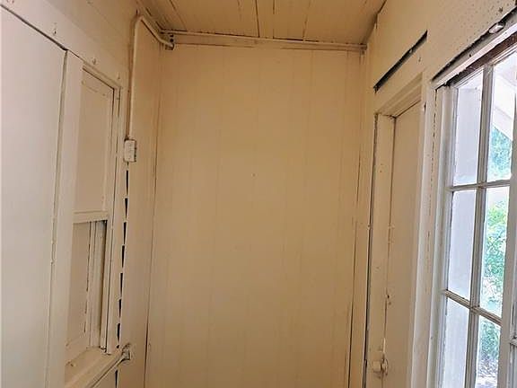 5th image of 109 SW 41st St