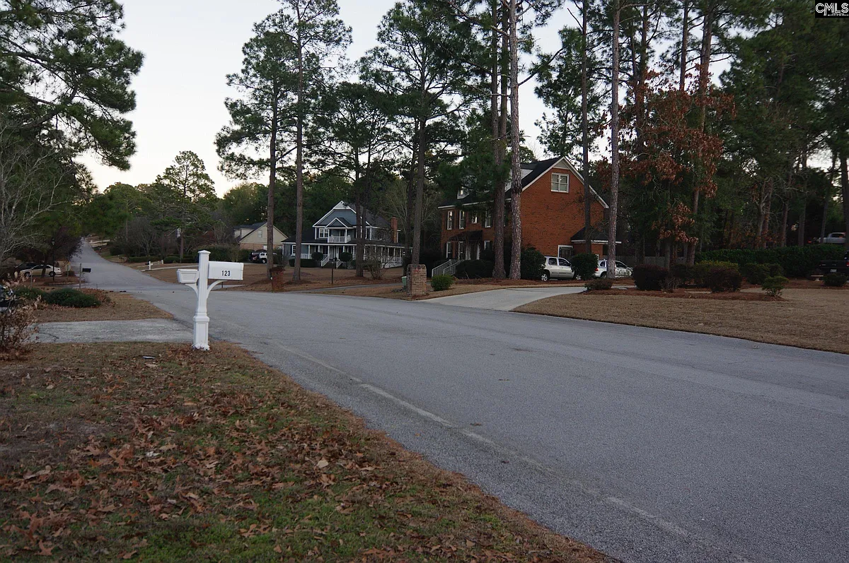 Building Photo - 123 Valley Springs Rd