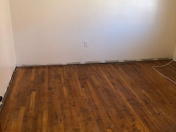 4th image of 3842 Bronxwood Ave