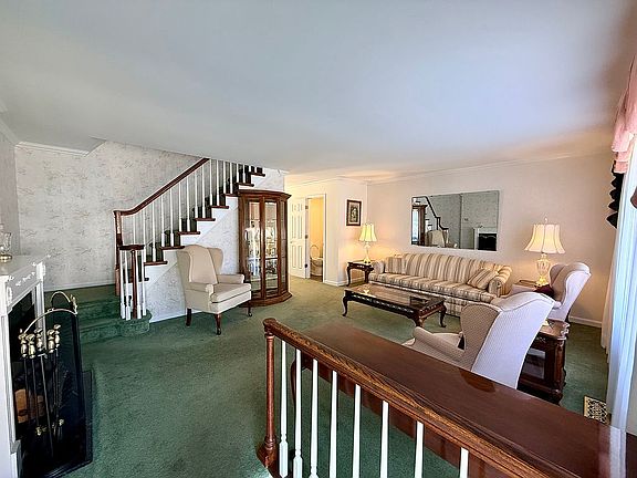 4th image of 12837 Cabell Rd