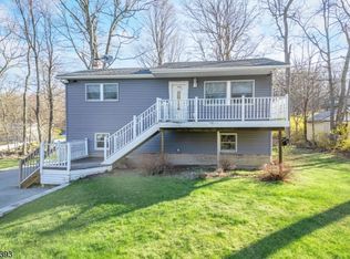 7 Cardinal Rd, Highland Lakes, NJ 07422