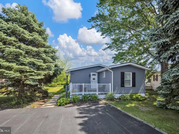 233 Cherrywood Ct, North Wales, PA 19454