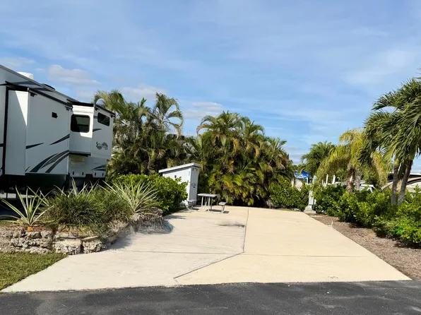 150 Smallwood Dr #35, Chokoloskee, FL 34138