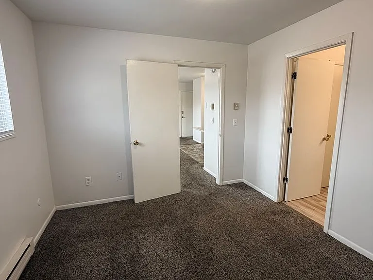 1302 W Sycamore St — Photo 6