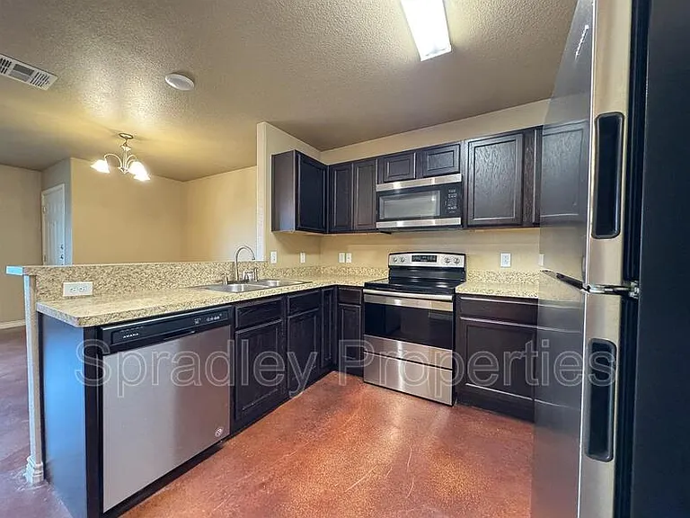 1528 Chance Ct — Photo 4