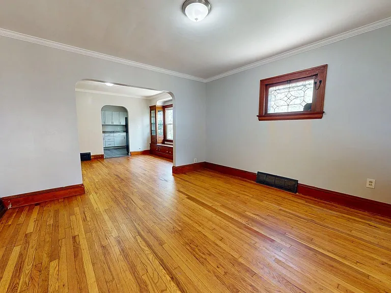 9715 Plymouth Ave — Photo 5