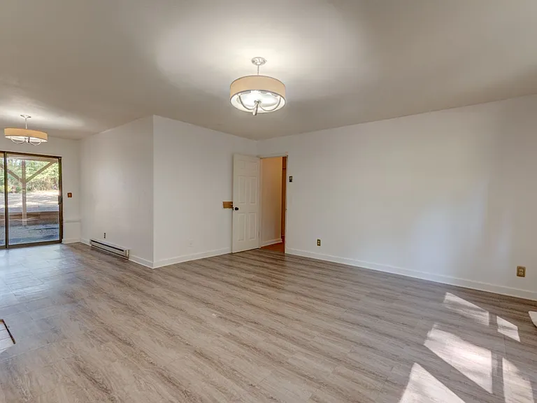 1638 Fern Pl — Photo 18
