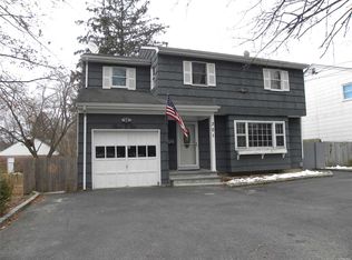 301 Depot Rd, Huntington Station, NY 11746