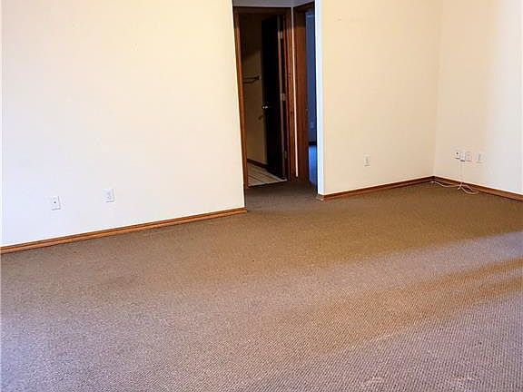 3rd image of 112 Parkcrest Ct