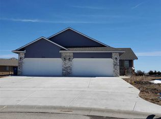 2207 E Quivira Cir, Kechi, KS 67067