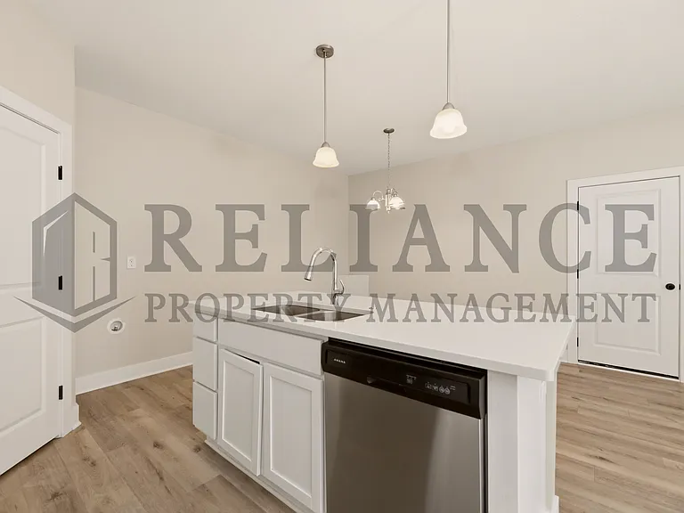220 W May St — Photo 23