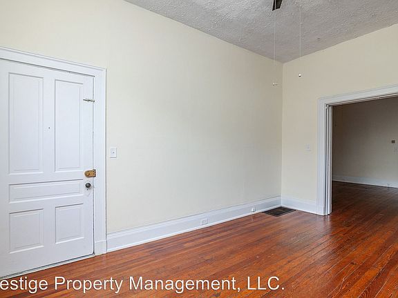 3rd image of 2411 W Clifton Ave #01