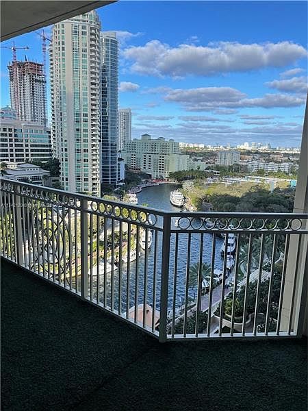2nd image of 511 SE 5th Ave APT 1519