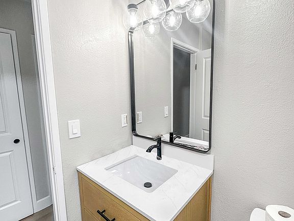 2nd image of 962 Gale Dr #1