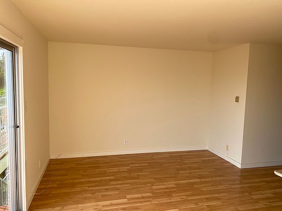 5th image of 695 Connecticut St #7