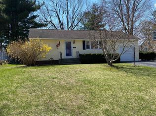 10 Lincoln Dr, Glenville, NY 12302
