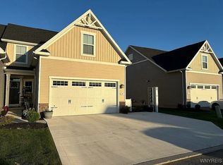 149 Sandstone Cir, Grand Island, NY 14072