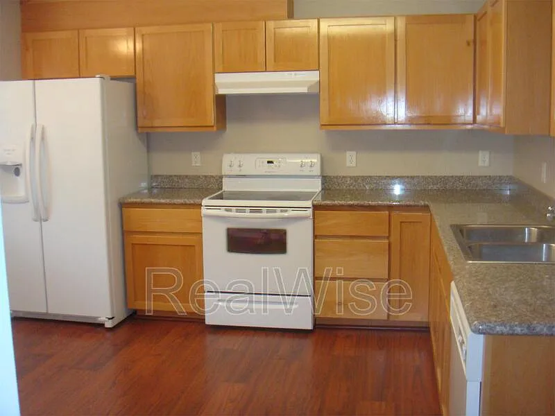 3 bed, 1.5 bath, 1280 sqft, $1,995 — Photo 3