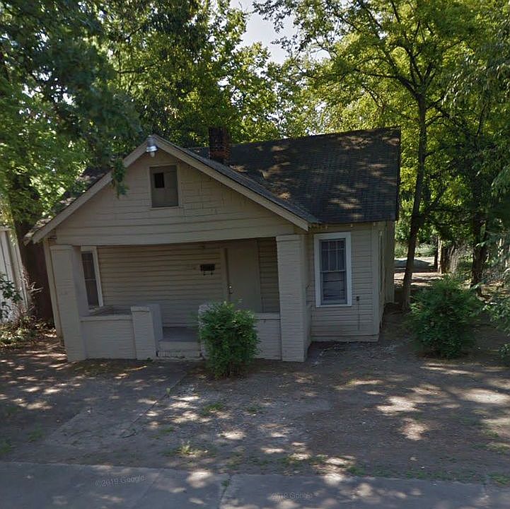 2nd image of 2330 Forrest Ave
