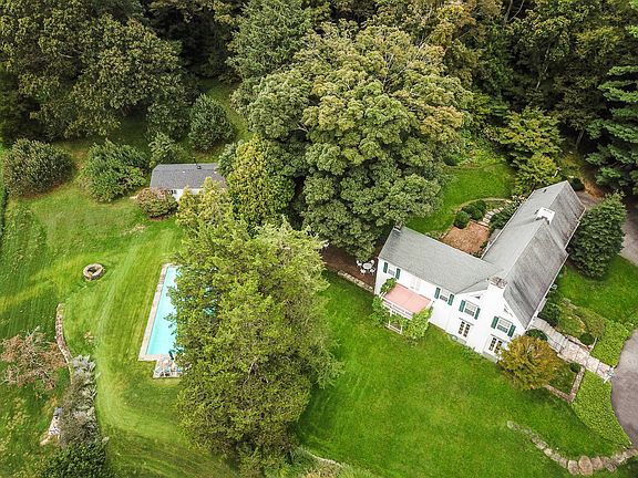 3rd image of 129 Fox Ln
