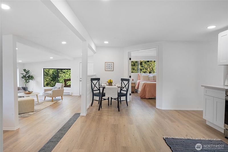 5th image of 22504 Maple Drive NW