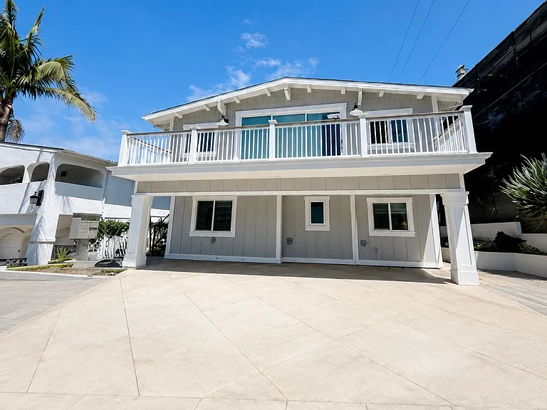 240 W Mariposa #D — Photo 1