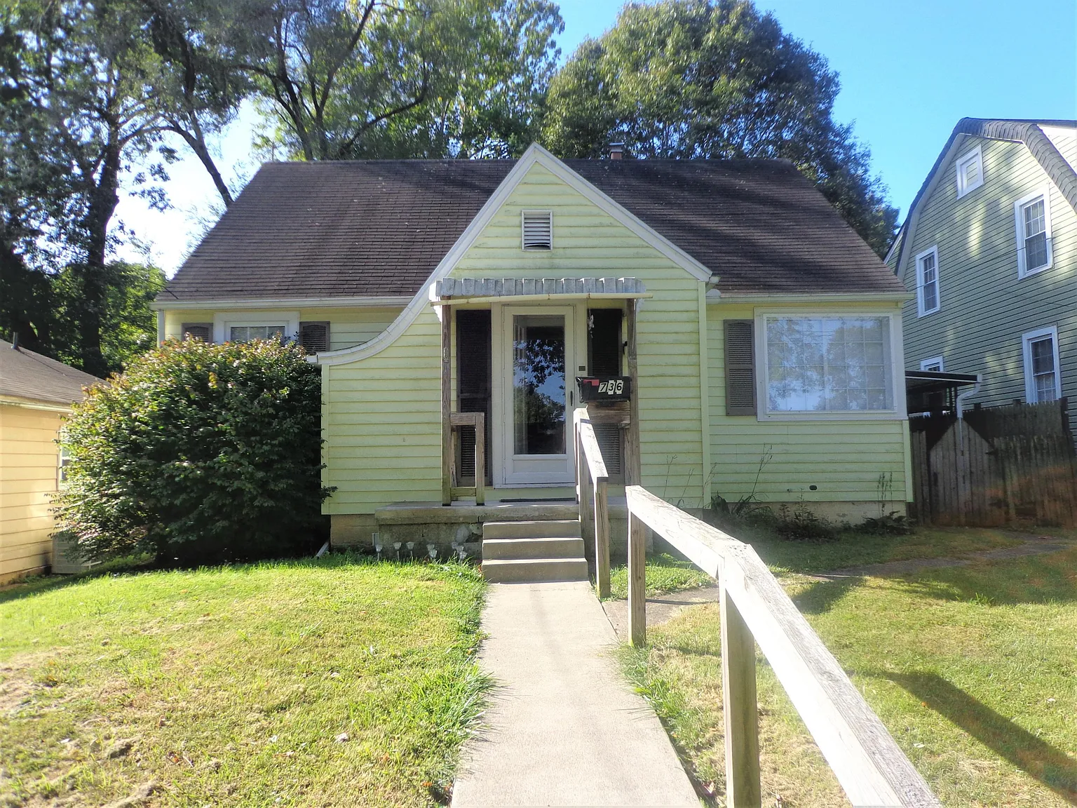 736 W Hubert Ave photo 1