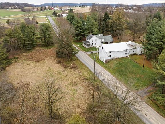 2nd image of 587 Chestnut Hill Rd