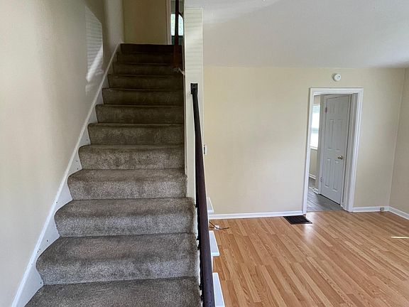 4th image of 970 S Harris Ave