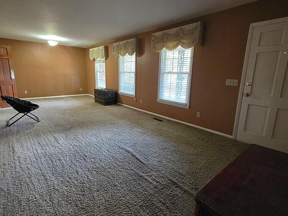 5th image of 1123 W Roanoke Drive Ext