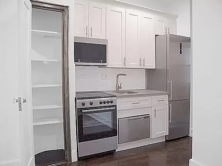 338 E 13th St #B — Photo 3