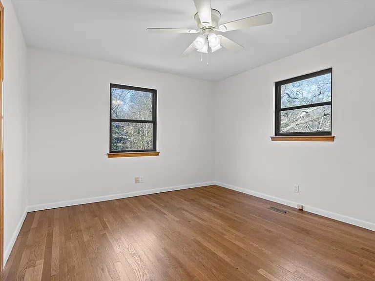 517 Randall St — Photo 24