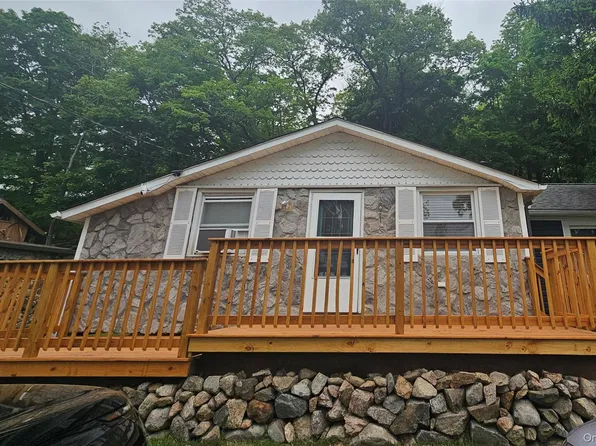79 Buckberg Rd, Tomkins Cove, NY 10986