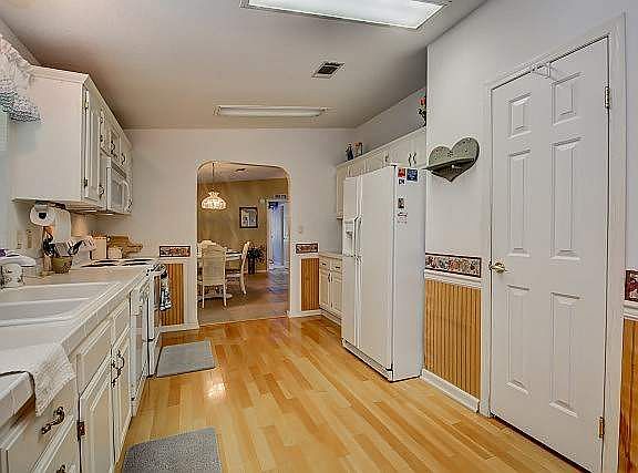 5th image of 311 Kingslake Dr