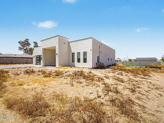5th image of 744 E DESERT Lane