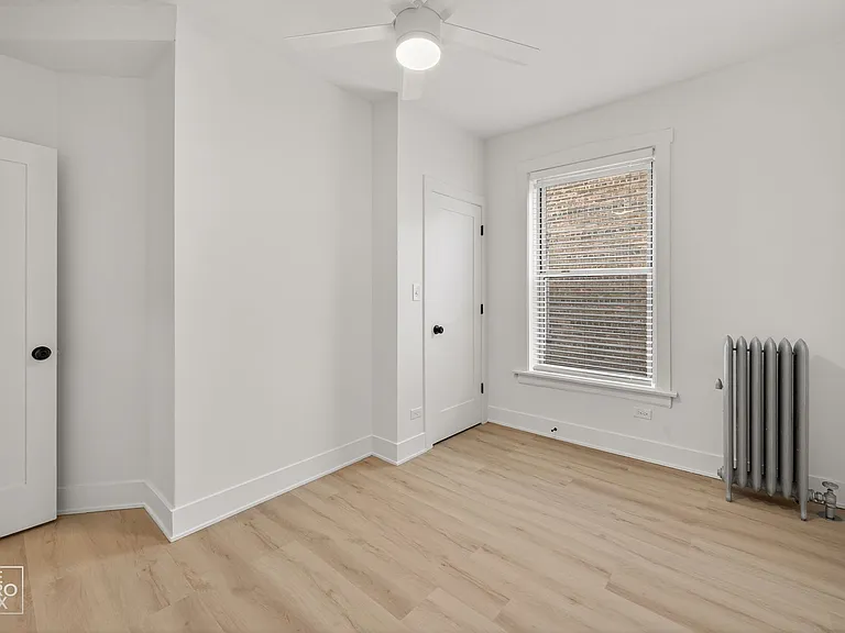 2139 W Lunt — Photo 22