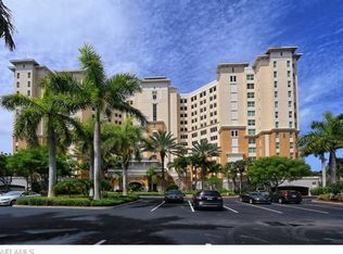 300 Dunes Blvd #PENTHOUSE 4, Naples, FL 34110
