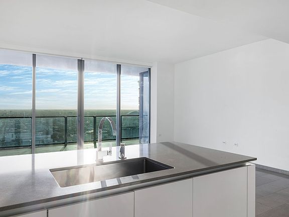 5th image of 88 SW 7th St APT 3302
